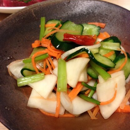手軽に野菜がたっぷり食べれてとってもよいです。(^_^)
彩りもよく食卓に映えます♪